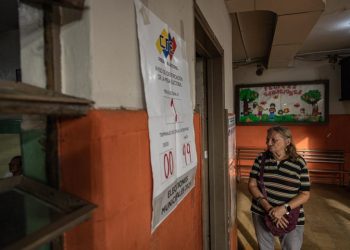 Abren los centros de votación para comicios municipales y consulta popular en Venezuela