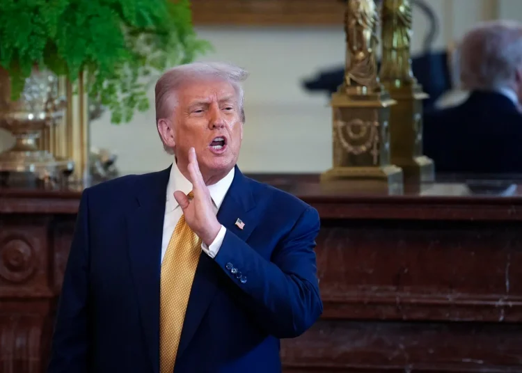 Trump firma orden ejecutiva que facilita la remoción de personas sin hogar de las calles