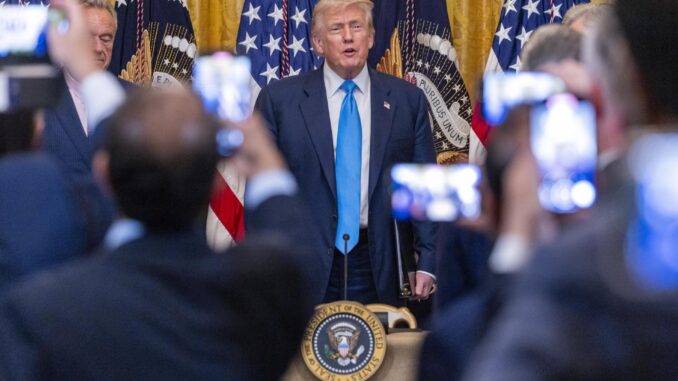 Trump anuncia un acuerdo con Corea del Sur para rebajar los aranceles del 25 % al 15 %