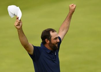 Scheffler no da margen a la remontada de sus rivales y gana su primer Abierto