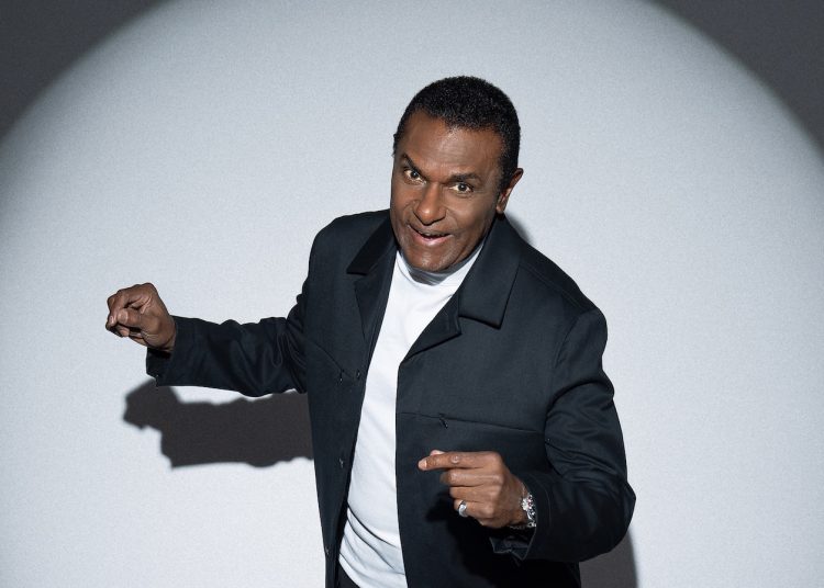 El Canario celebra cinco décadas de carrera con el álbum “Big Swing”