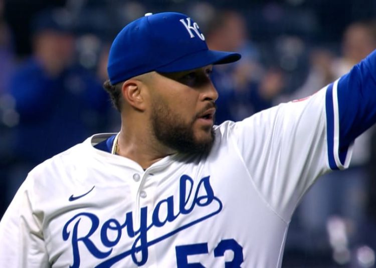 Carlos Estévez es convocado al Juego de Estrellas; Julio Rodríguez se baja del evento