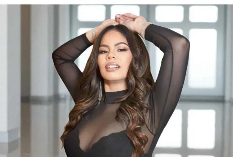 Zulinka Pérez felicita a su hermanita Ana Beatriz tras actuación en tributo a su padre