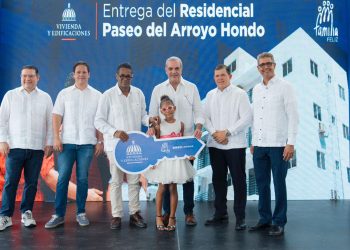 Presidente Abinader y Ministro Bonilla entregan nuevas viviendas en el DN