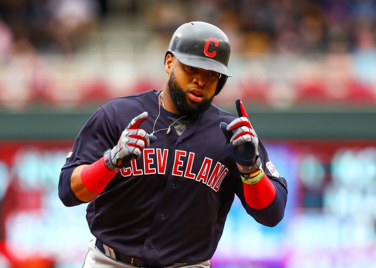 Carlos Santana se une a los Cachorros tras ser dejado en libertad por Cleveland
