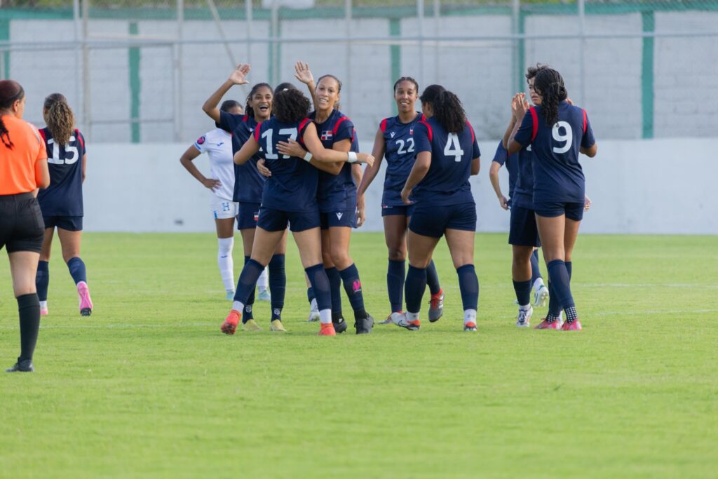RD se posiciona entre las primeras 100 del fútbol femenino mundial - Noticias de hoy en República Dominicana | De Último Minuto