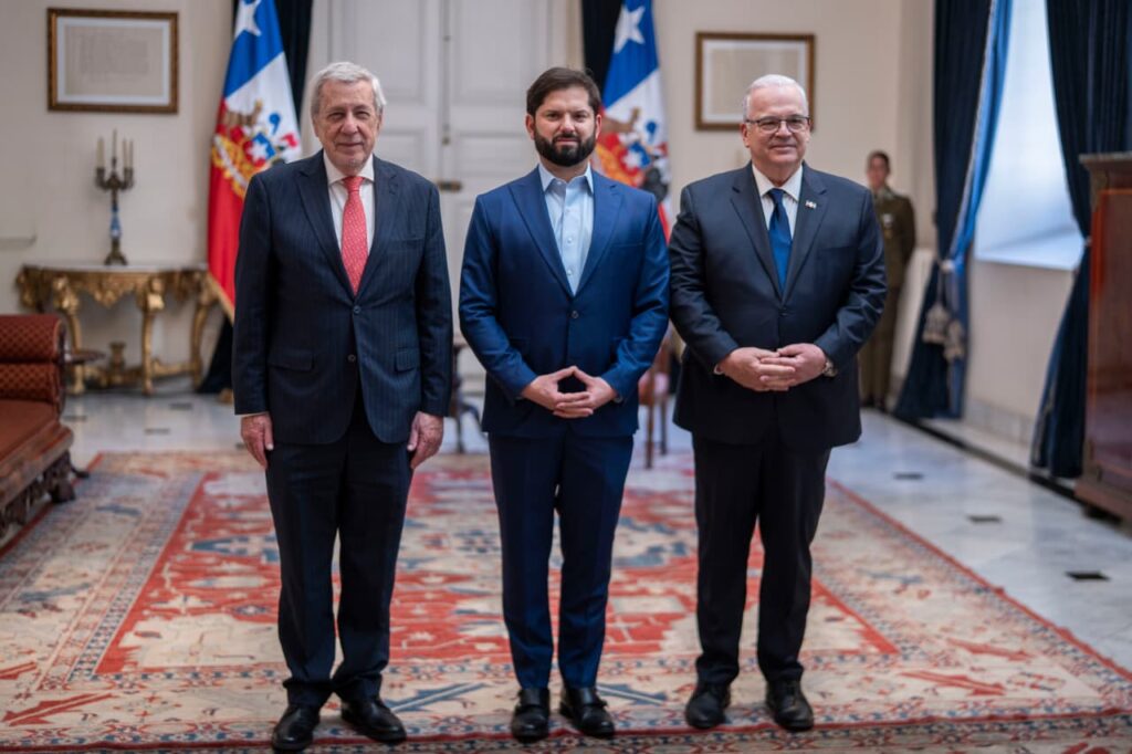 Embajador dominicano presenta Cartas Credenciales ante presidente de Chile - Noticias de hoy en República Dominicana | De Último Minuto
