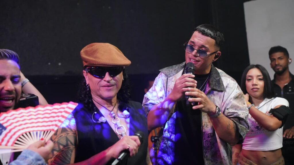 A ritmo de “Suavemente”, Elvis Crespo enciende La Casa de Alofoke - Noticias de hoy en República Dominicana | De Último Minuto