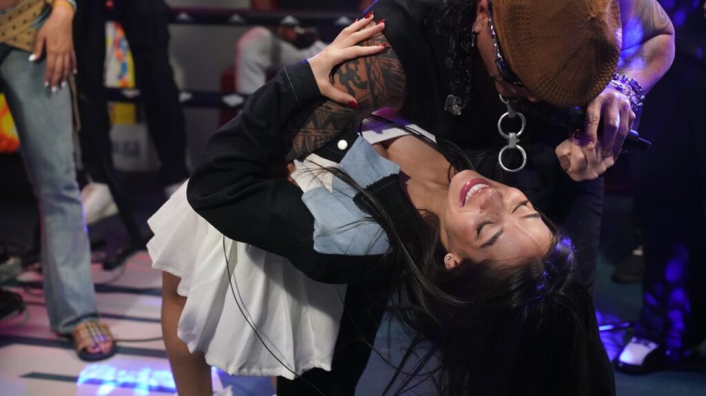 A ritmo de “Suavemente”, Elvis Crespo enciende La Casa de Alofoke - Noticias de hoy en República Dominicana | De Último Minuto