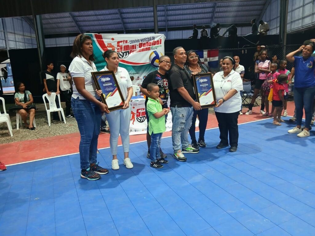 Villa Carmen se corona campeón del Mini Voleibol Femenino SDE 2025 - Noticias de hoy en República Dominicana | De Último Minuto