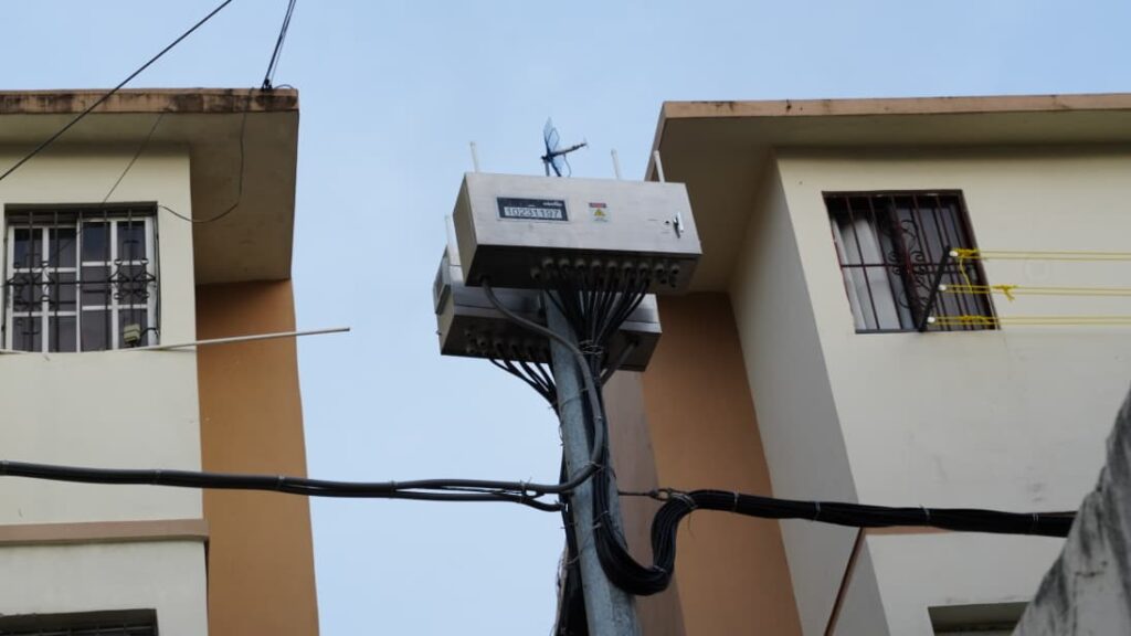 Moradores de Invivienda al grito por constantes apagones y alzas en la factura eléctrica - Noticias de hoy en República Dominicana | De Último Minuto