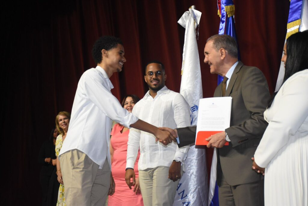 MESCyT e ITLA realizan entrega de 350 becas nacionales a estudiantes en carreras STEAM | 3 | MESCyT e ITLA realizan entrega de 350 becas nacionales a estudiantes en carreras STEAM - Noticias de hoy en República Dominicana | De Último Minuto