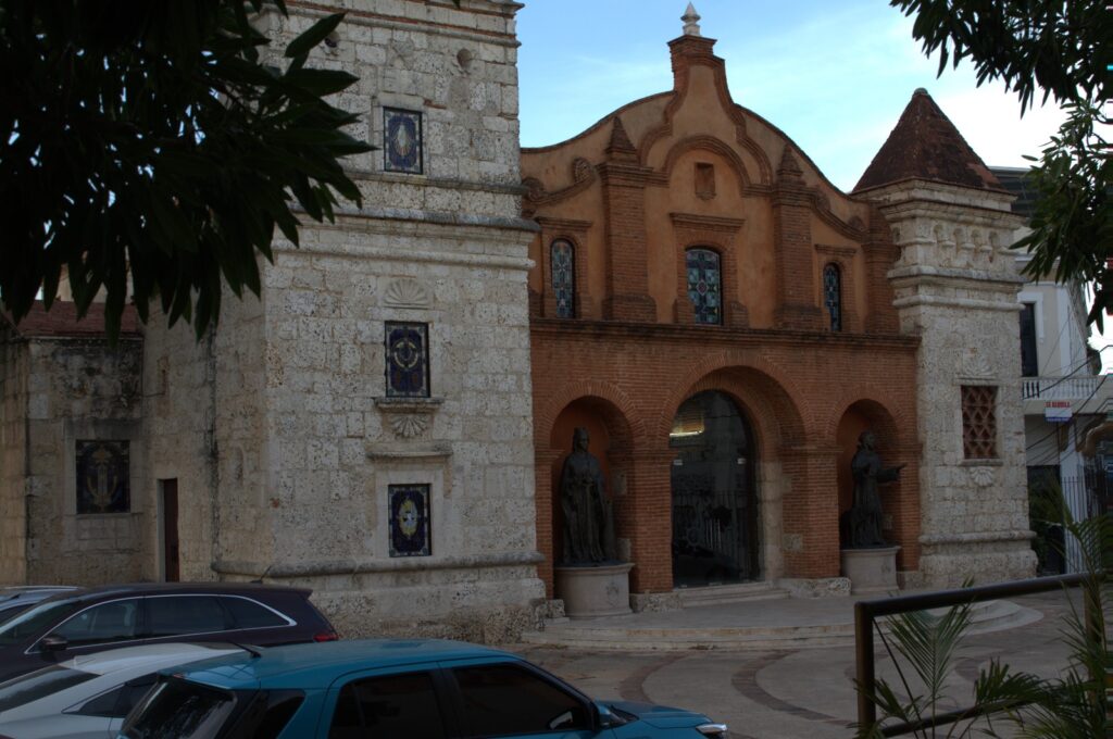Ministerio de Turismo rescata parroquias históricas en la Ciudad Colonial | 7 | Ministerio de Turismo rescata parroquias históricas en la Ciudad Colonial - Noticias de hoy en República Dominicana | De Último Minuto