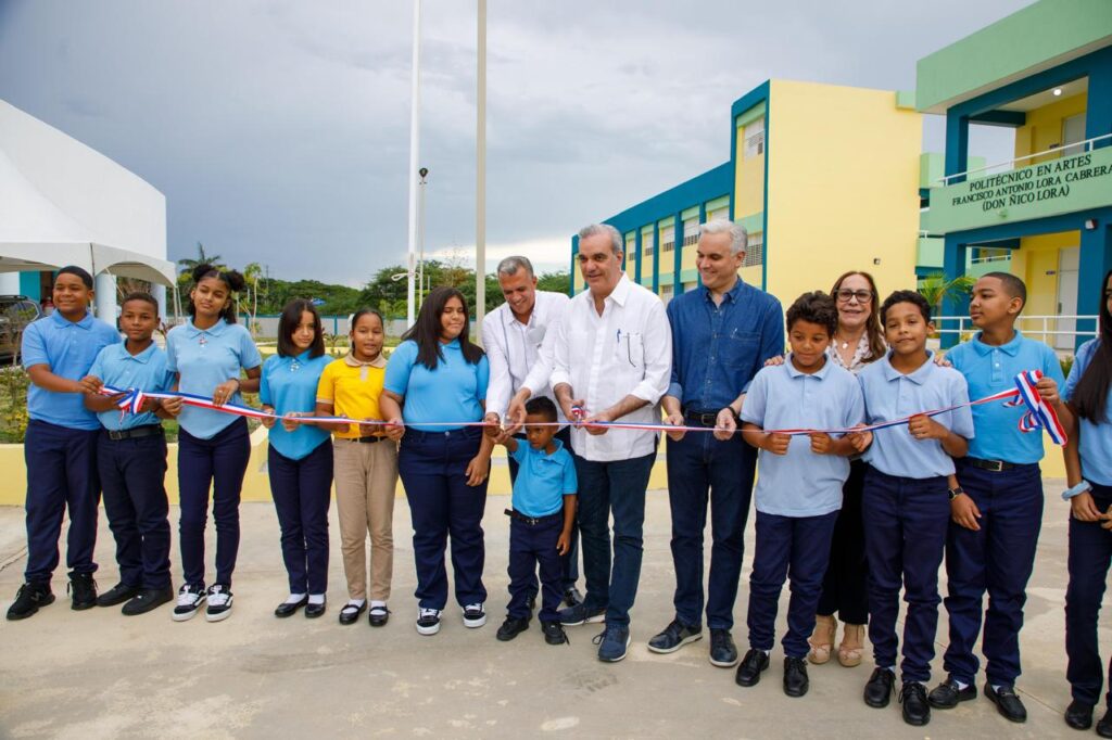 Abinader inaugura Politécnico en Artes en Navarrete para 840 estudiantes | 3 | Abinader inaugura Politécnico en Artes en Navarrete para 840 estudiantes - Noticias de hoy en República Dominicana | De Último Minuto