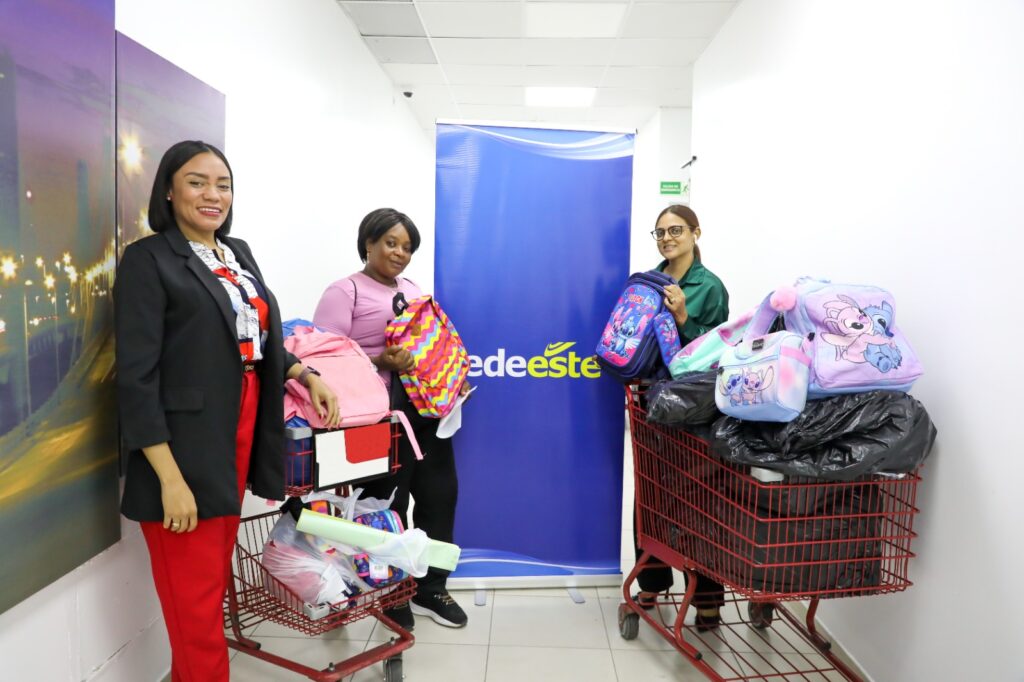 Colaboradores de Edeeste apadrinan niños de escasos recursos con entrega de útiles escolares - Noticias de hoy en República Dominicana | De Último Minuto