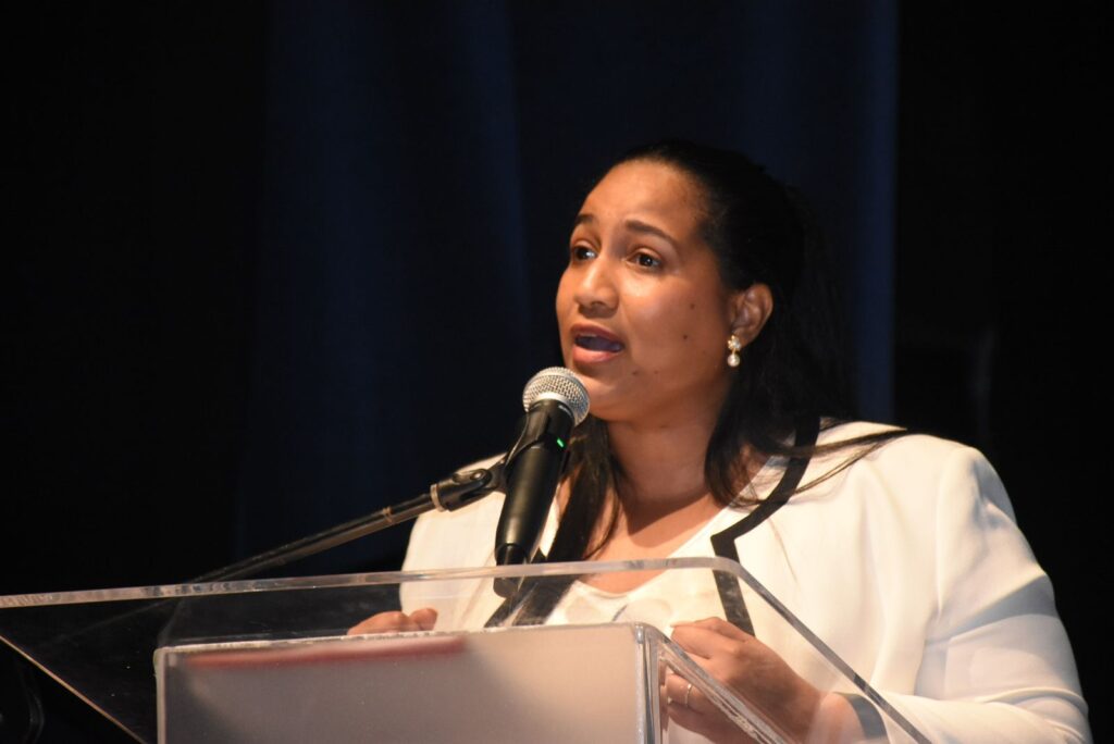 MESCyT otorga 110 becas a estudiantes de la Universidad Domínico-Americano y Ucateba - Noticias de hoy en República Dominicana | De Último Minuto