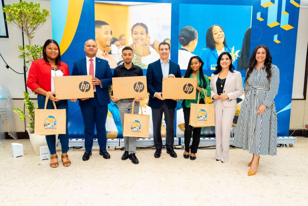 Banco Popular otorga 32 nuevas becas del programa Excelencia Popular | 5 | Banco Popular otorga 32 nuevas becas del programa Excelencia Popular - Noticias de hoy en República Dominicana | De Último Minuto