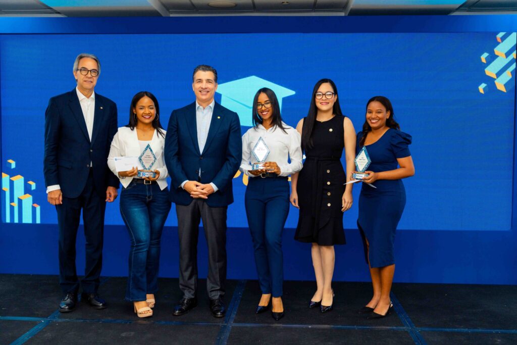 Banco Popular otorga 32 nuevas becas del programa Excelencia Popular | 6 | Banco Popular otorga 32 nuevas becas del programa Excelencia Popular - Noticias de hoy en República Dominicana | De Último Minuto