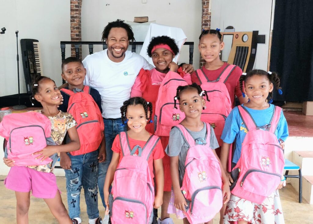 Fundación Fox Farlen realiza con éxito su campaña “Útiles para Todos” - Noticias de hoy en República Dominicana | De Último Minuto