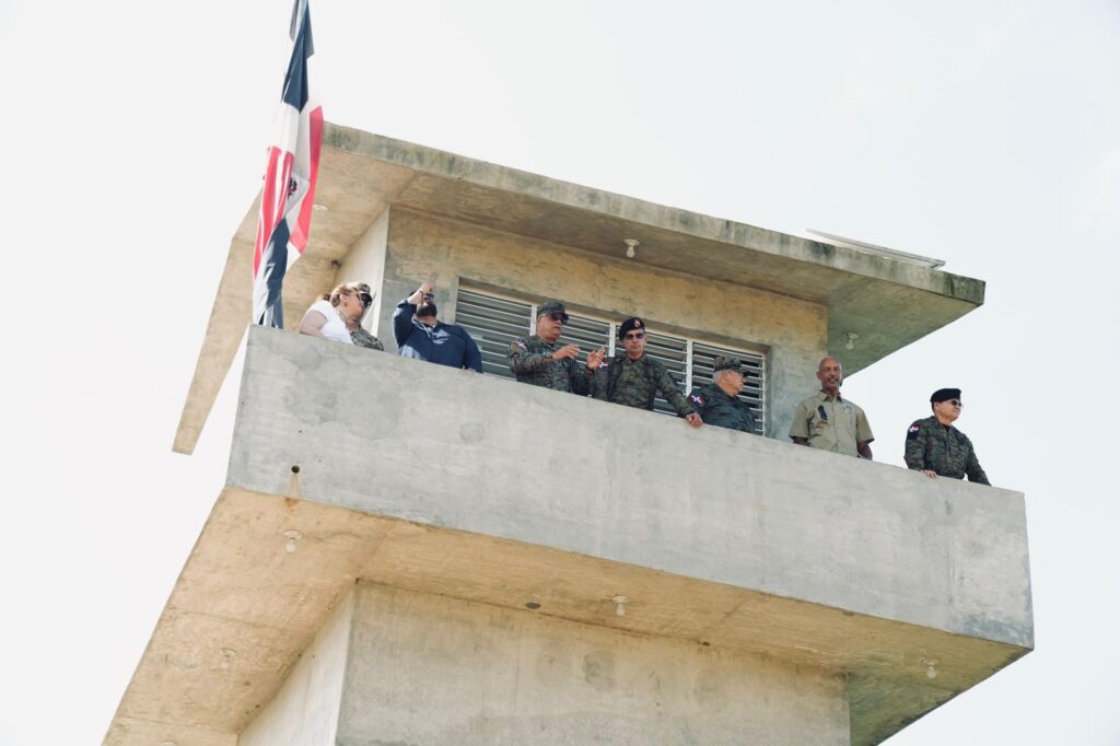 Autoridades dominicanas y estadounidenses recorren frontera domínico-haitiana | 6 | Autoridades dominicanas y estadounidenses recorren frontera domínico-haitiana - Noticias de hoy en República Dominicana | De Último Minuto
