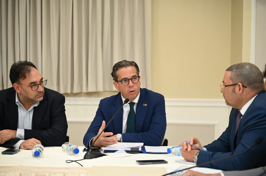 Senadores se reúnen con empleadores y trabajadores para tratar reforma del Código de Trabajo | 4 | Senadores se reúnen con empleadores y trabajadores para tratar reforma del Código de Trabajo - Noticias de hoy en República Dominicana | De Último Minuto