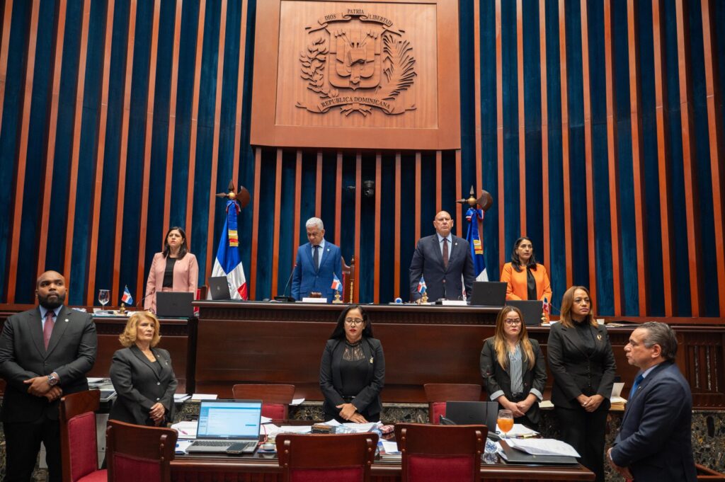 Senado aprueba ley para impulsar energías renovables y avanza en otras iniciativas legislativas - Noticias de hoy en República Dominicana | De Último Minuto