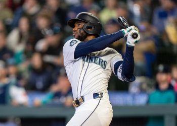 Suspenden a Víctor Robles con 10 partidos por lanzar su bate a un pitcher en ligas menores