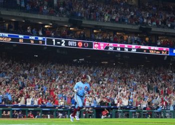 Schwarber entra en la historia con cuatro jonrones en una noche mágica ante los Bravos