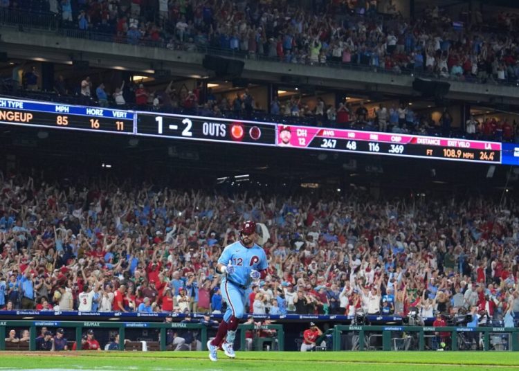 Schwarber entra en la historia con cuatro jonrones en una noche mágica ante los Bravos