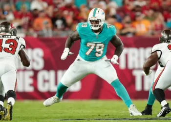 Una lesión deja fuera al dominicano Bayron Matos de la temporada con los Miami Dolphins