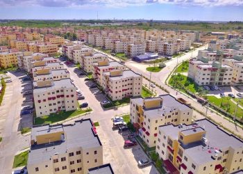 Residentes en el Residencial Juan Rafael denuncian agua contaminada