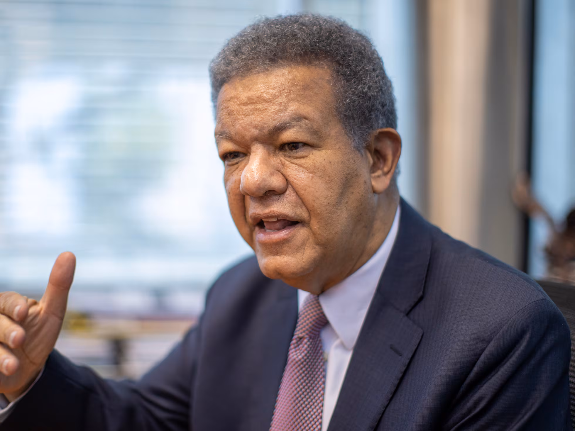 Leonel se la devuelve a Abinader: «Para saber que el pollo ha subido no hay que ir tan lejos»