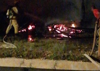 Incendio reduce a cenizas una vivienda en Bayaguana