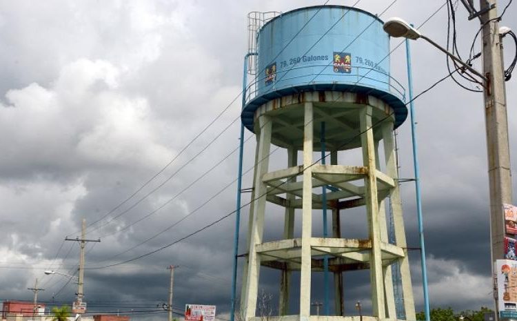 Residentes del Carmen Renata 3 denuncian abandono de la CAASD ante escaséz de agua