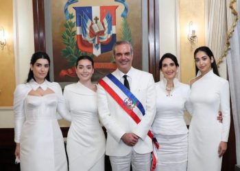 “Eso es privado”: Abinader se reserva reacciones de su esposa e hijas ante aprobación Código Penal