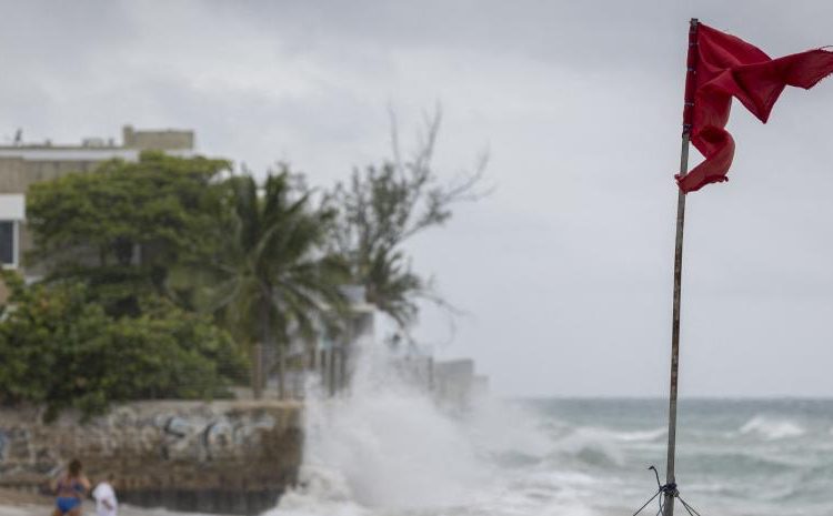 Reabren los puertos de Puerto Rico e Islas Vírgenes tras el paso del huracán Erin
