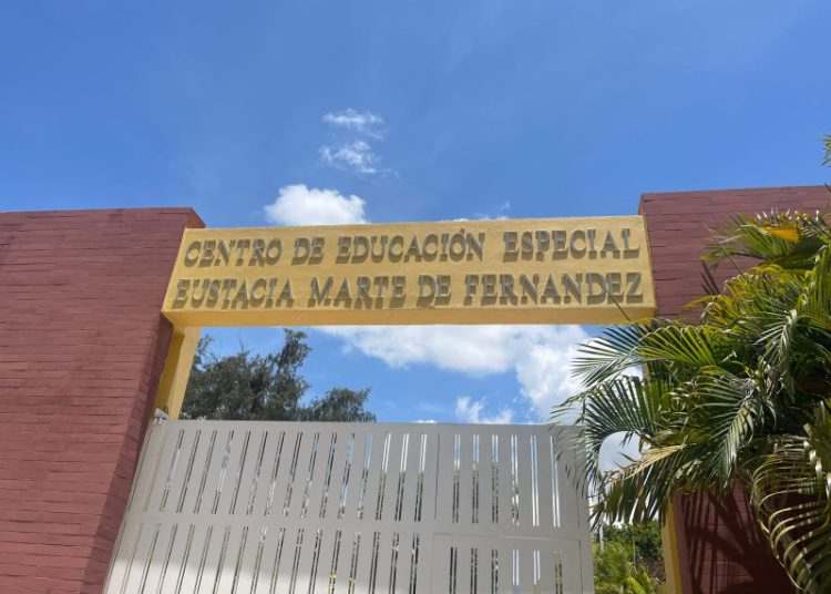 Santiago cuenta con un solo centro de educación especial para niños con discapacidades severas