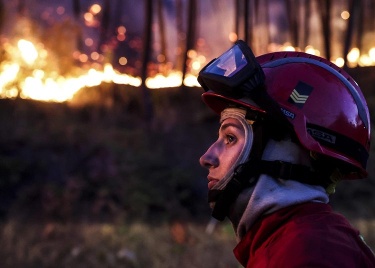Ola de incendios en Portugal causa una tercera víctima mortal