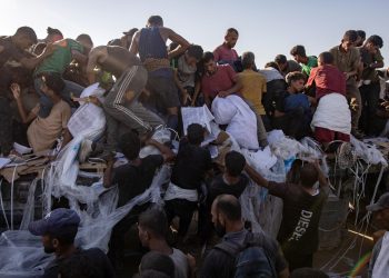Gaza dice que solo 95 camiones ingresaron ayer mientras que Israel eleva cifra a 300