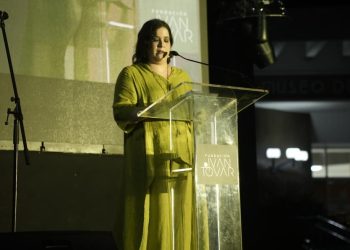 Daniela Tovar celebra la llegada de The Chaise Adulte de su padre al Museo de Arte Moderno de RD