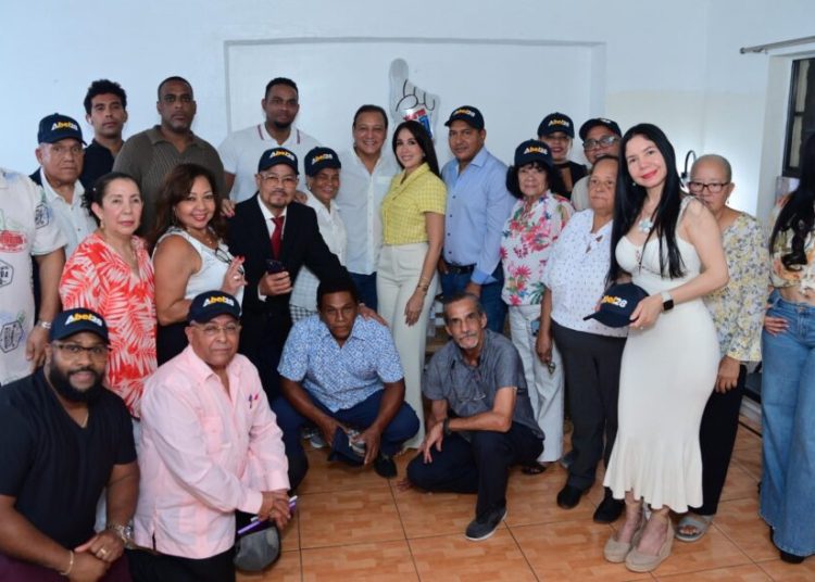 Abel Martínez se reúne con dominicanos en Florida y convoca a la diáspora a construir un nuevo proyecto de nación