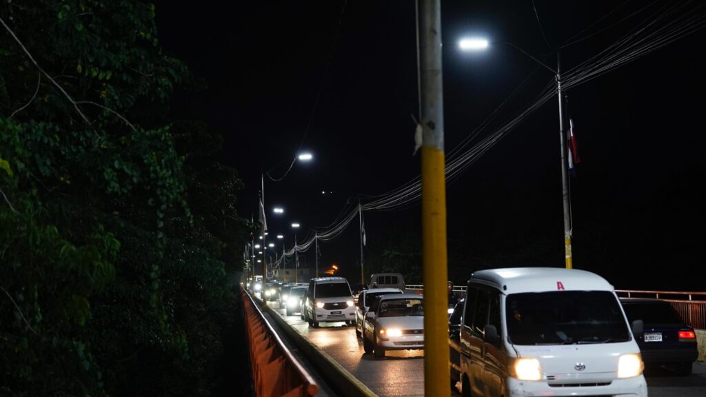 ASDN inaugura remozamiento e iluminación del puente La Barquita - Noticias de hoy en República Dominicana | De Último Minuto