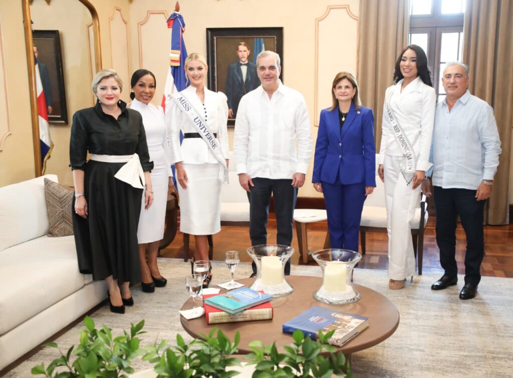 Abinader recibe a Miss Universo y Miss República Dominicana en el Palacio Nacional - Noticias de hoy en República Dominicana | De Último Minuto