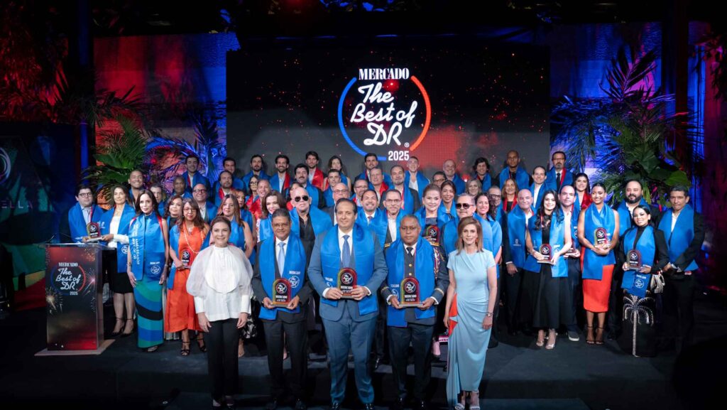Aeropuerto de Punta Cana recibe galardón “The Best of DR 2025” de la Revista Mercado - Noticias de hoy en República Dominicana | De Último Minuto
