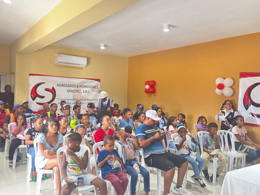 con jornada de entrega de útiles escolares