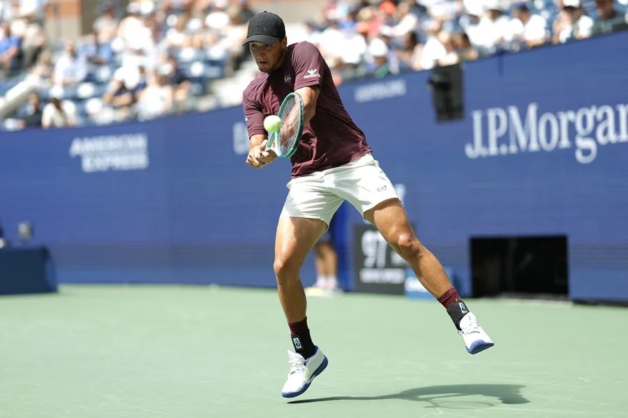Alcaraz arrolla a Darderi para firmar su paso a octavos del Abierto de EE.UU.