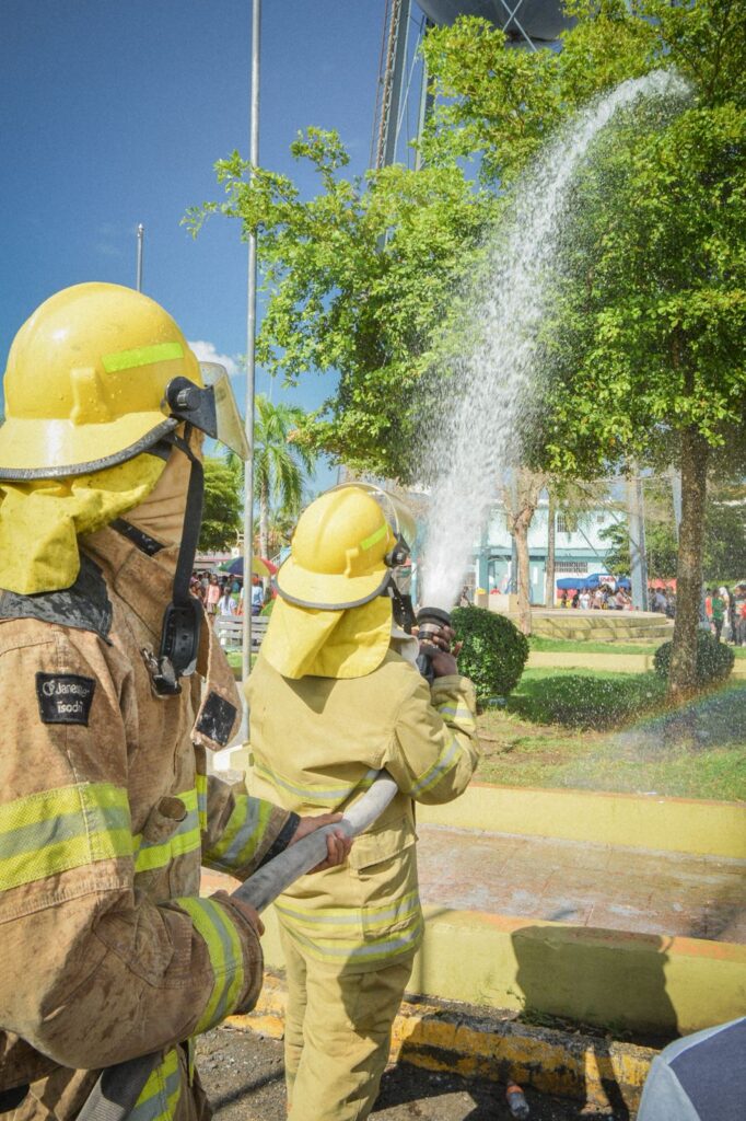 Ayuntamiento de Monte Plata y Cuerpo de Bomberos celebran con éxito el campamento “Bomberitos en Acción” - Noticias de hoy en República Dominicana | De Último Minuto