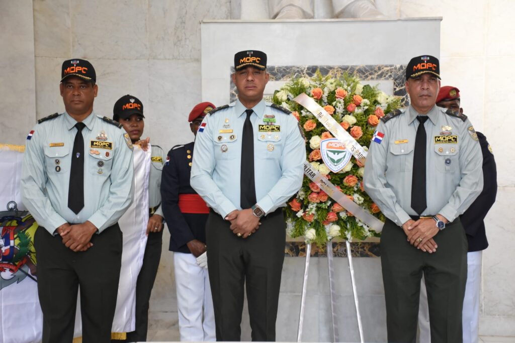 COMIPOL celebra su aniversario 13 con ofrenda floral a los Padres de la Patria - Noticias de hoy en República Dominicana | De Último Minuto