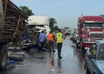 Accidente múltiple entre tres camiones provoca congestionamiento en la Circunvalación Santo Domingo