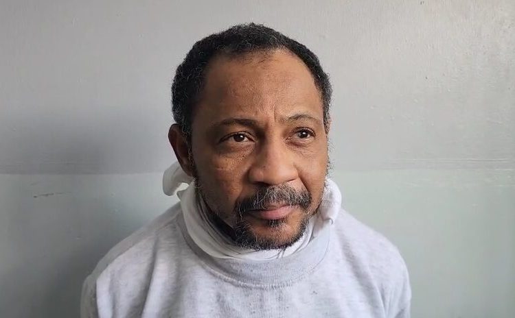 Migración detiene a hombre deportado de PR con orden de arresto por violencia en San Francisco de Macorís